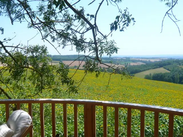 Vue sur les vallons du Quercy - cabane