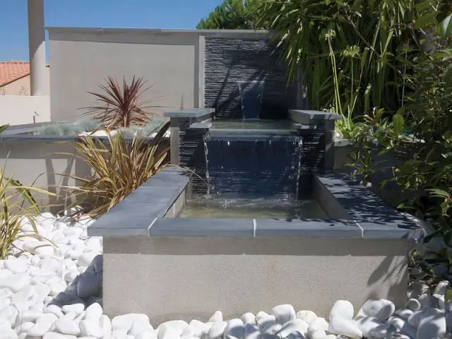 Une fontaine pour la détente - Reportage terrasse piscine