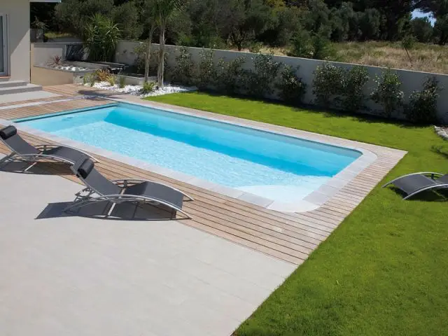 Harmonie des matériaux autour de la piscine - Reportage terrasse piscine