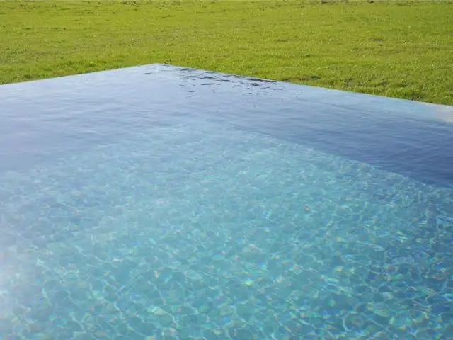 Effet spectaculaire - Piscine Carré Bleu - Concept Aquaglass