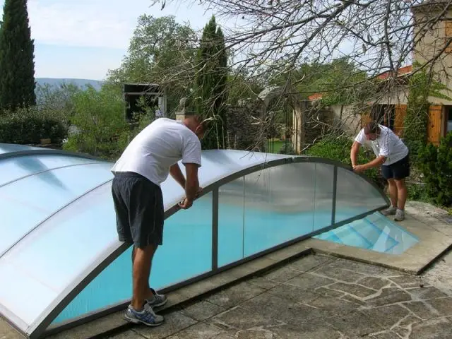 Pose du dernier module - Abri de piscine