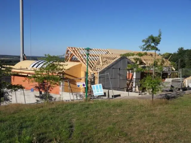 Vue sur la façade sud en chantier - maison bretagne-Thierry Lorand