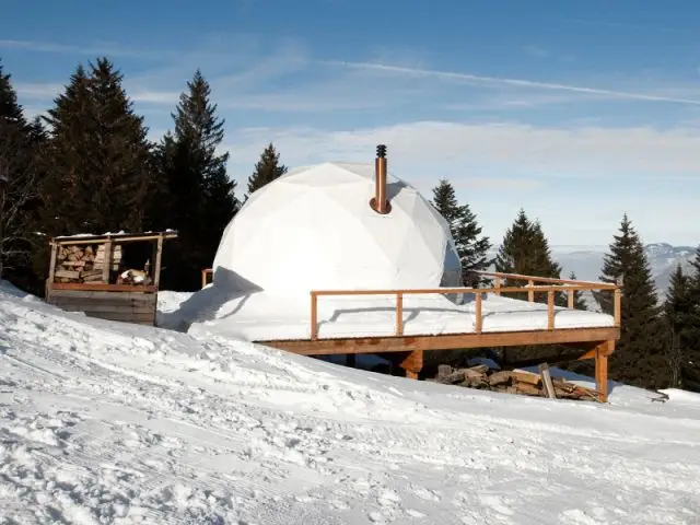 Une réserve de bois pour le poêle - Hôtel WhitePod