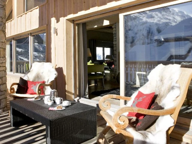 Une terrasse qui contourne la pièce à vivre - Chalet Yellowstone