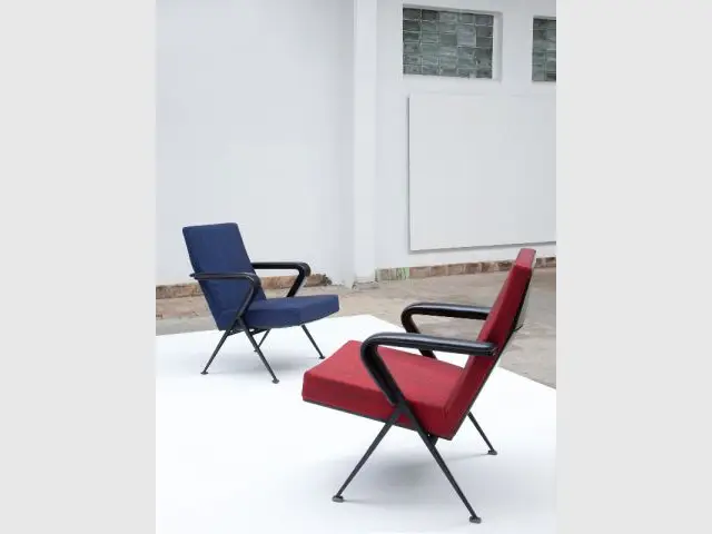 Fauteuils Repose en bleu et rouge - Expo Friso Kramer