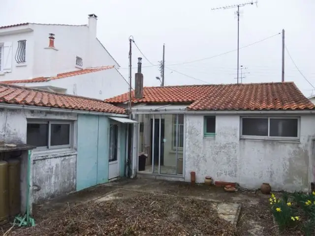 Une façade arrière de bric et de broc - Chantier Vendée  maison 1948 rénovée I-Revov