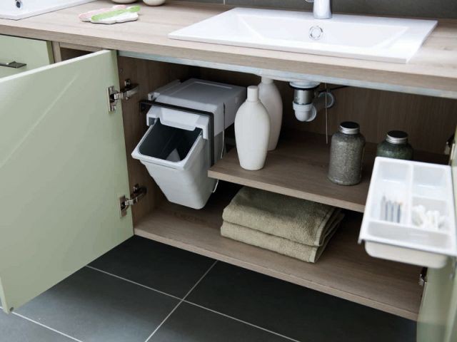 Rangement de la salle de bain : une astucieuse barre porte-serviettes
