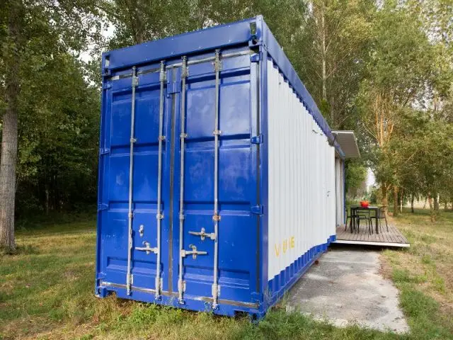 Des murs isolés à l'intérieur  - Container et projet volume