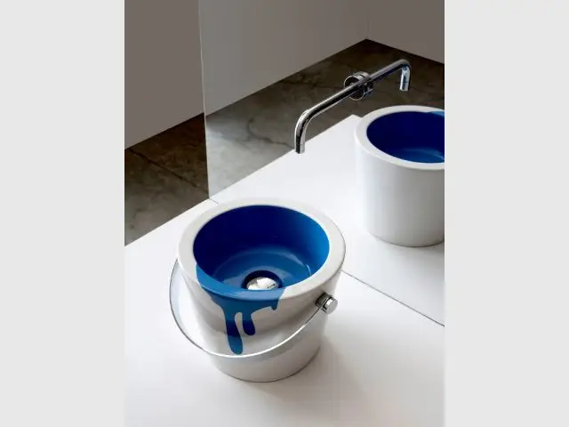 Un lavabo en forme de seau plein d'humour - ISH 2013