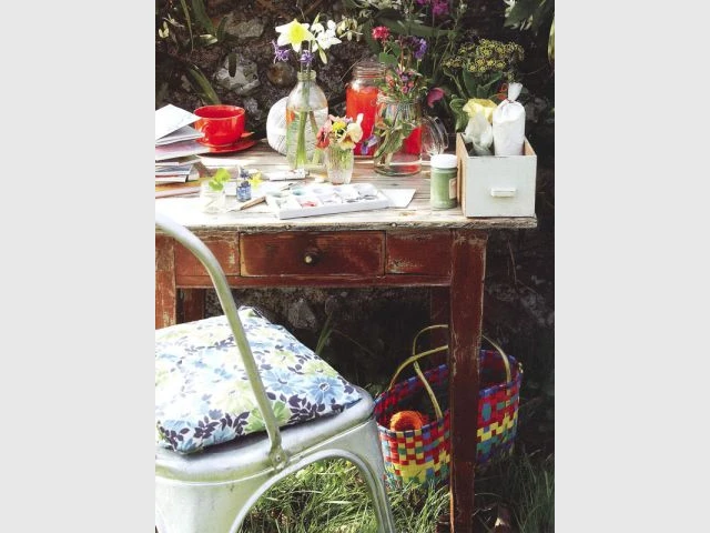 Table en bois - jardin vintage