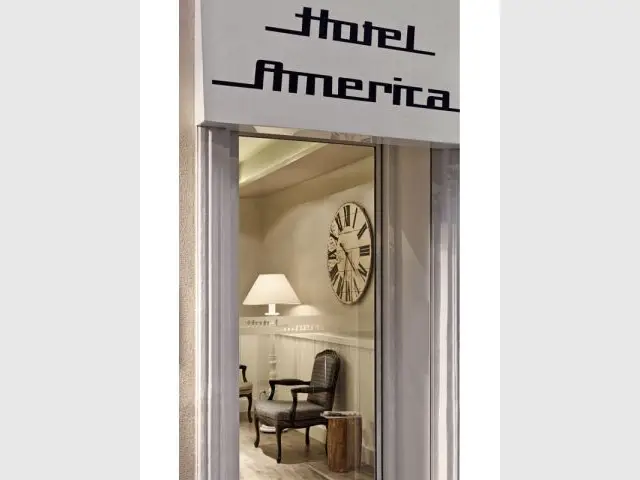 Entrée de l'hôtel America - Hôtel America