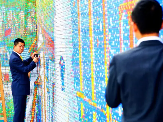 Un record homologué par le Guiness World Record - Mur en Rubik's cube