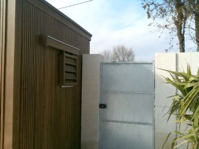 Volet en bois sur le bloc bureau - Habitation Alpilles