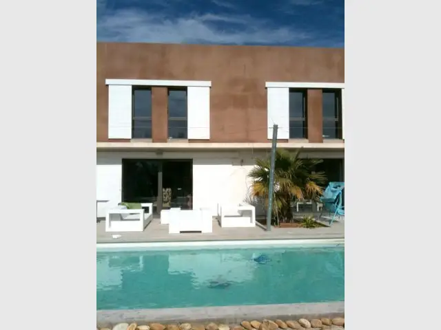 Piscine en béton brut - Habitation Alpilles