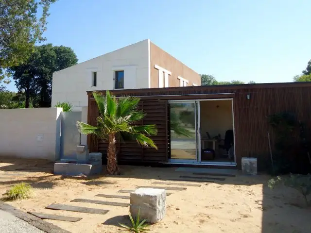 Une bloc en bois comme bureau - Habitation Alpilles