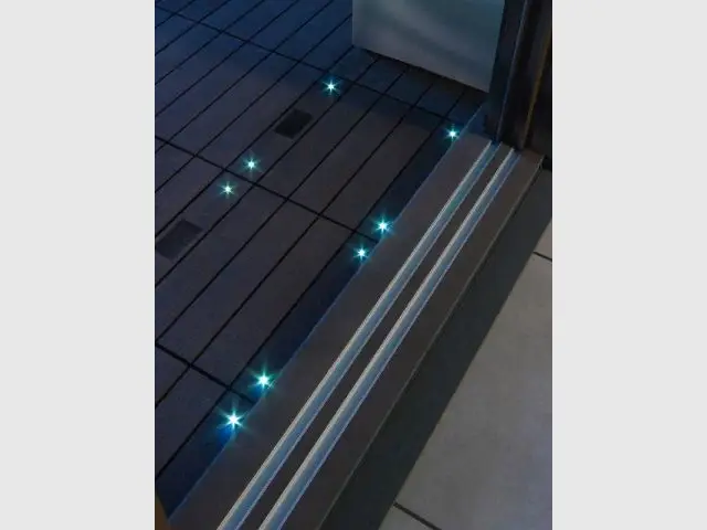 Des dalles composites lumineuses pour un balcon noctambule - Dalles extérieures