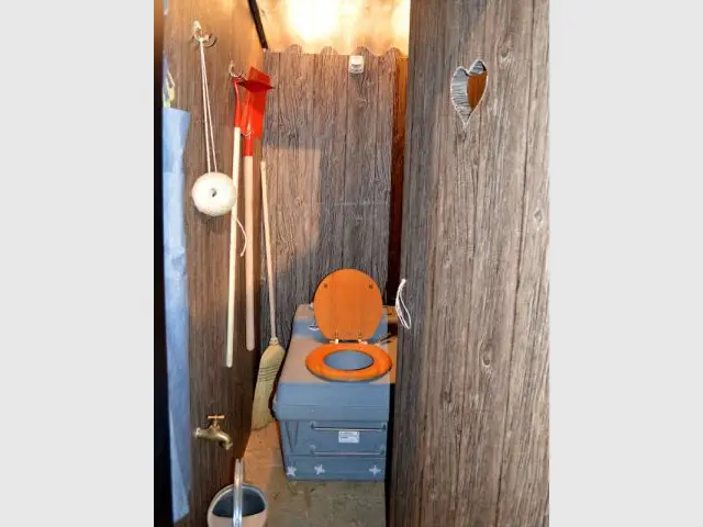 Des WC comme une cabane au fond du jardin - Ambiances toilettes