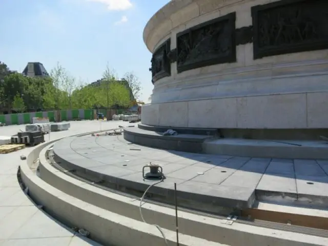 Banc béton de la statue - place de la République