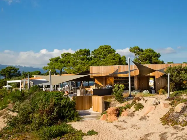 Un hôtel adossé au maquis - Hôtel La Plage Casadelmar