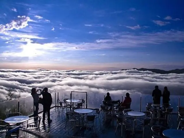 La terrase - 3 - Unkai Terrace of Tomamu - Japon - Nuages