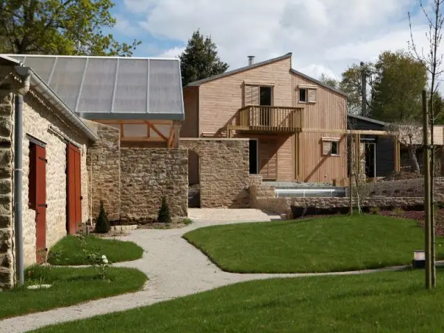 Le jardin, continuité de la maison - Maison organique bioclimatique