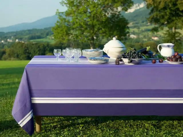 Un violet épuré pour une table chaleureuse - Table d'été