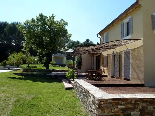 Une terrasse à plusieurs niveaux - Bastide Aix-en-Provence