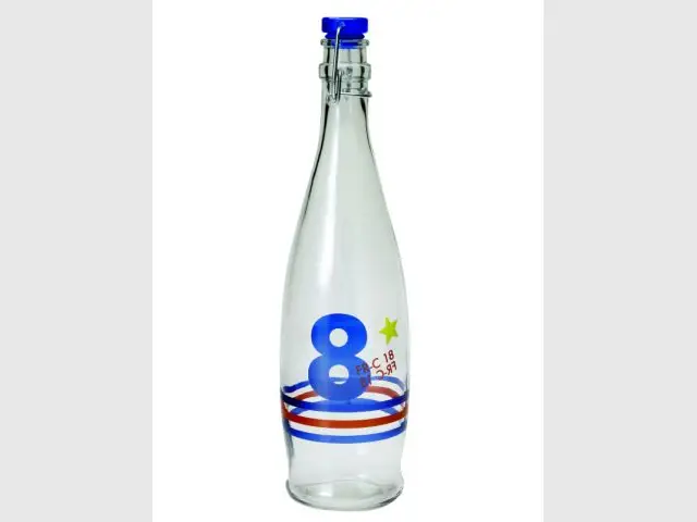 Une carafe aux belles rayures bleu, blanc, rouge - bleu blanc rouge