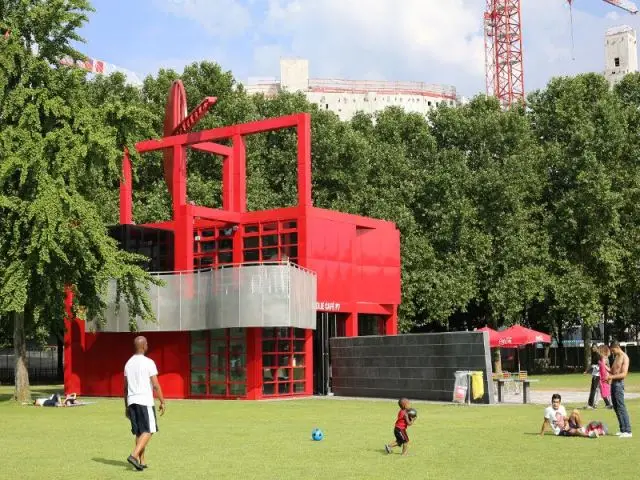 Une extension assumée  - réhabilitation du Café Folie de Bernard Tschumi  à la Villette