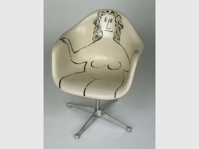 Fauteuil avec femme peinte (Eames & Steinberg) - Pièces - exposition "Histoire des formes de demain" Saint-Etienne