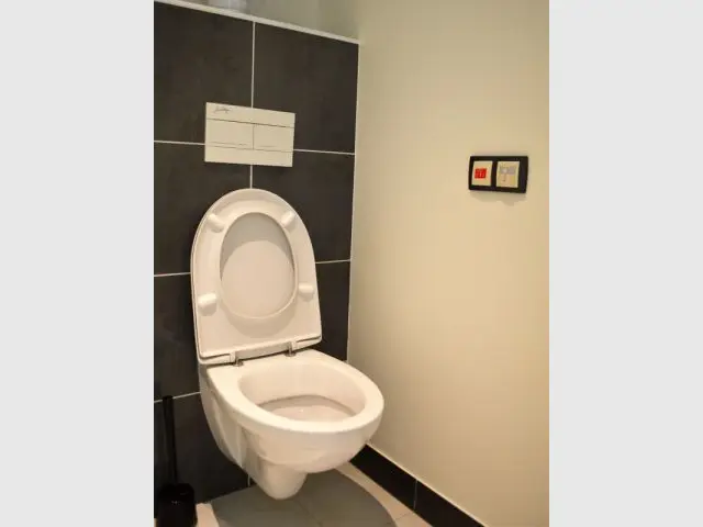 Alarme dans les toilettes - Maison Adorha