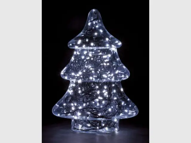 Un sapin en verre qui devient la star de la pièce - Déco lumineuse Noël