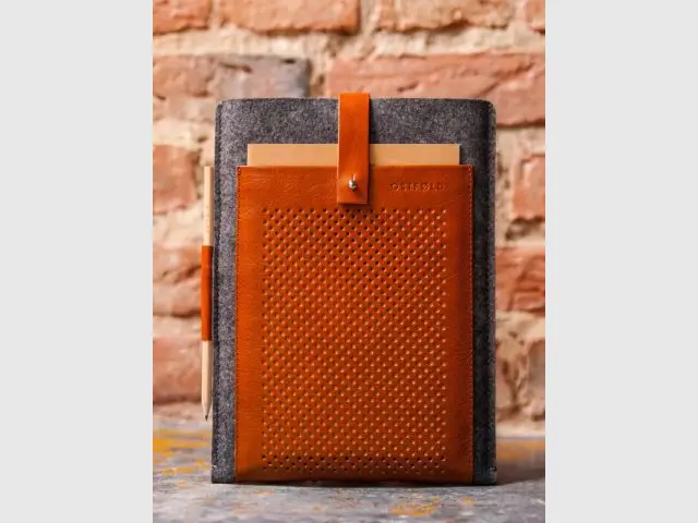 Pochette en cuir et laine - Oranjade.com : une déco au goût d'ailleurs