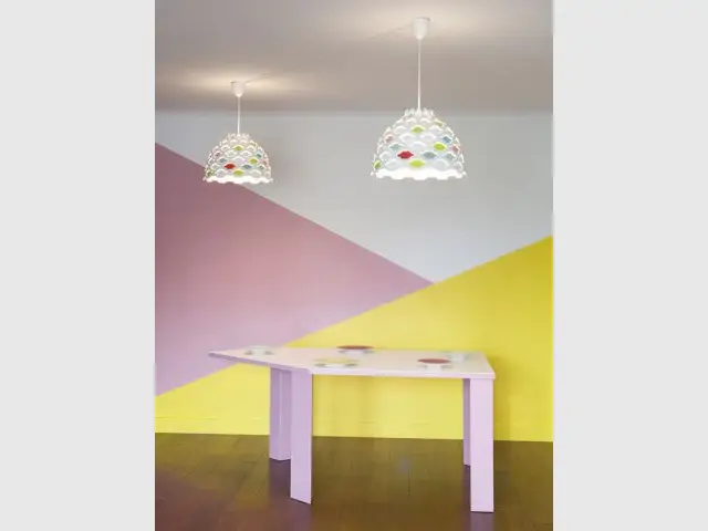 Coin repas avec luminaires - Aude Borromée