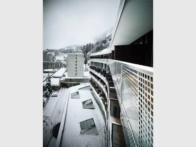 Une piscine remodelée et intégrée  - La résidence de tourisme MGM à Flaine