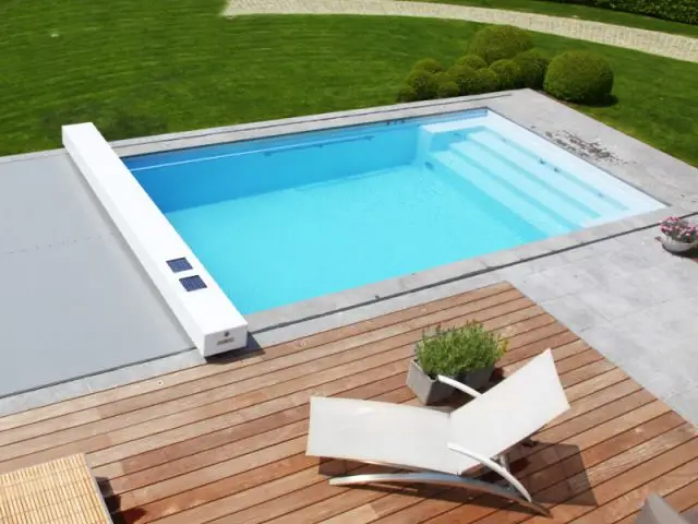 Une couverture automatique ultra résistante pour optimiser l'espace piscine - Couverture de piscine automatique