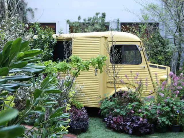 La mythique Fiat 500 remplacée par un Yellow Garden Truck  - Concept store Merci