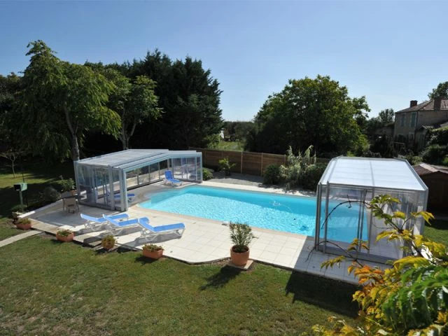 Une ouverture centrale pour l'abri de piscine - Abri de piscine haut télescopique