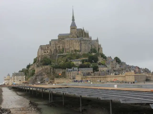 1.075 tonnes de béton coulées - Pont passerelle du Mont-Saint-Michel  en construction