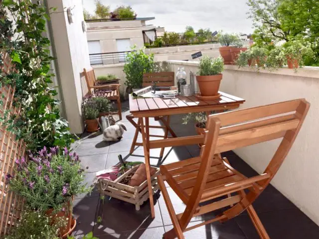 Pour un balcon contemporain à dominante bois - Une sélection d'aménagements pour balcons