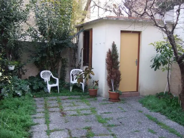 Avant : Un jardin défraîchi et peu chaleureux  - Rénovation bois - Projet Craponne