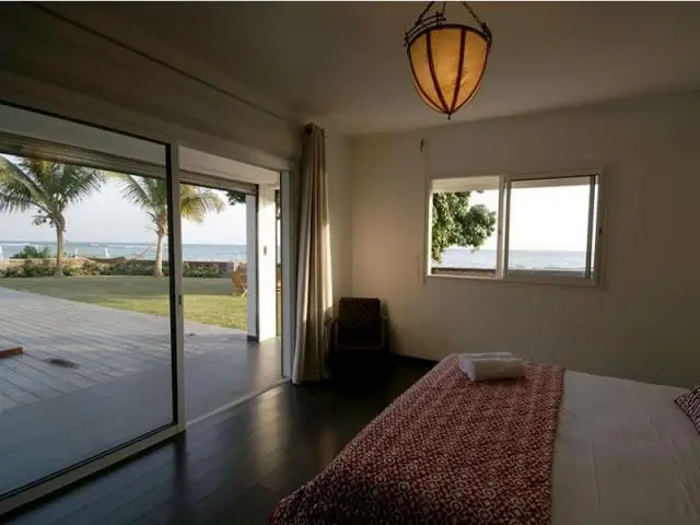 Chambre donnant sur la terrasse - maison Guadeloupe