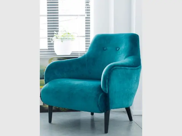 Fauteuil en velours bleu