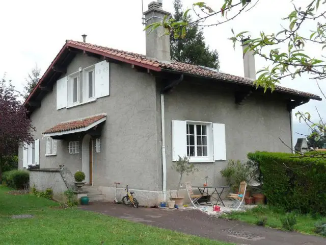 Avant : une maison trop petite pour une famille qui s'agrandit - Deux extensions en bois pour une maison plus fonctionnelle