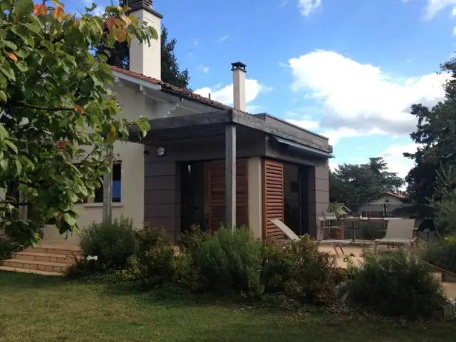 Des matériaux en harmonie avec le paysage - Deux extensions en bois pour une maison plus fonctionnelle