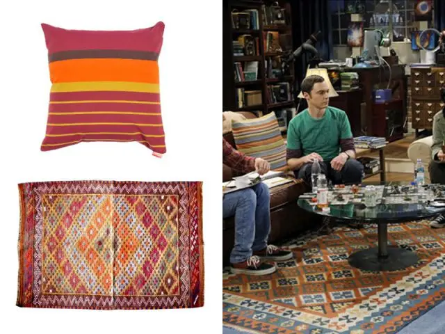 Un coussin et un tapis colorés et assortis - Déco The Big Bang Theory