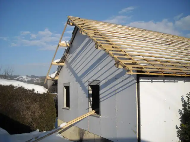 Elévation de la charpente - Reconstruction totale d'une maison incendiée