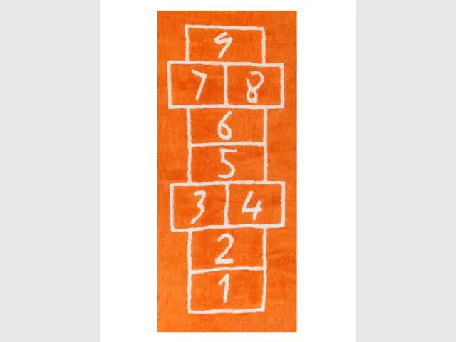 Un tapis marelle orange pour des jeux en couleur - Autour de la couleur orange