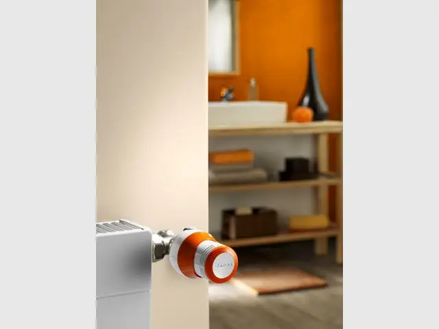 Un robinet thermostatique orange pour une déco total look - Autour de la couleur orange