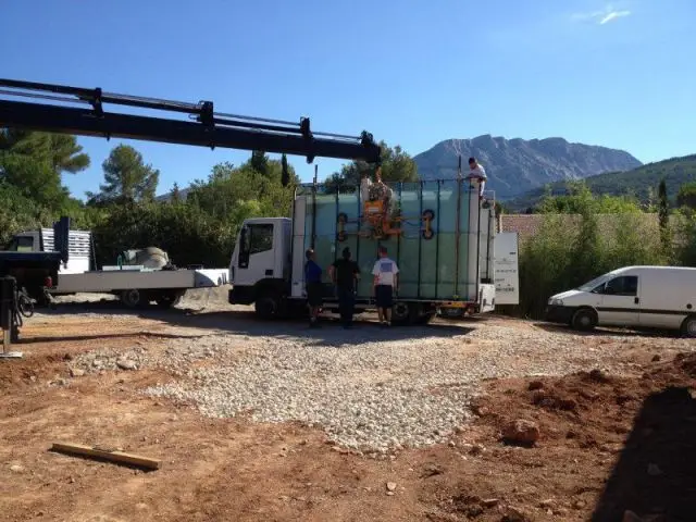 Des engins de levage pour une baie d'un seul tenant - Villa moderne aux vues traversantes